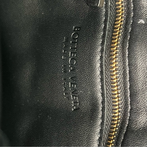 Authentic Bottega Veneta Cassette crossbody - Picture 9 of 14
